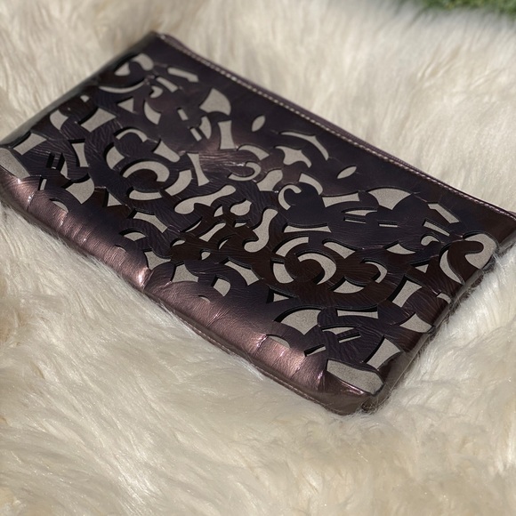 Sondra Roberts wristlet - Picture 2 of 3